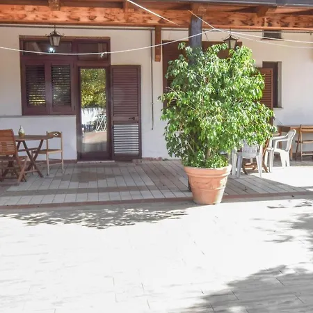 2 Bedroom Stunning In Appartement Praia a Mare